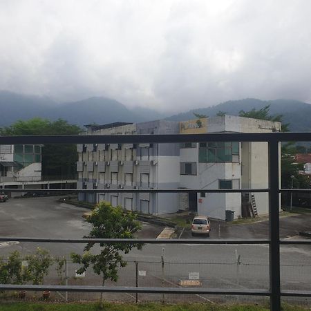 Unisuites Roomstay Kampar Esterno foto